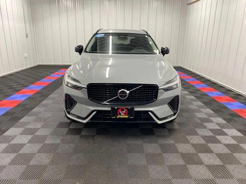 2024 Volvo XC60 B5 Plus Dark Theme