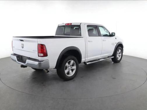 Bright White Clearcoat 2019 RAM 1500 SLT