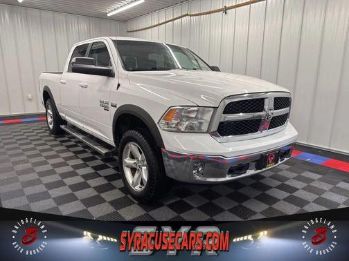 Bright White Clearcoat 2019 RAM 1500 SLT