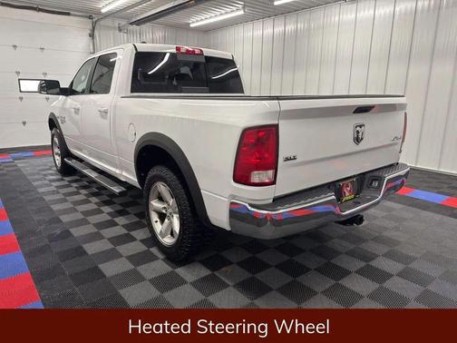 Bright White Clearcoat 2019 RAM 1500 SLT