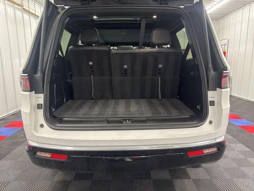 Bright White Clearcoat 2024 Jeep Wagoneer Series II 4x4