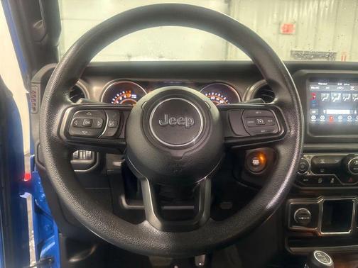 2022 Jeep Gladiator Sport