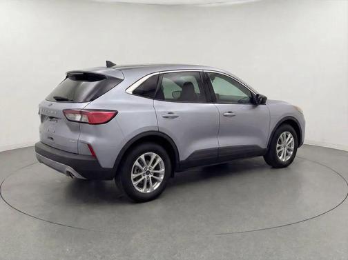 Blue Silver Metallic 2022 Ford Escape SE