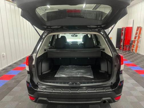 Crystal Black Silica 2024 Subaru Forester Premium