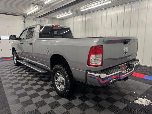 2022 RAM 2500 Tradesman Crew Cab 4x4 8' Box