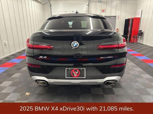 2025 BMW X4 xDrive30i