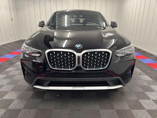 2025 BMW X4 xDrive30i