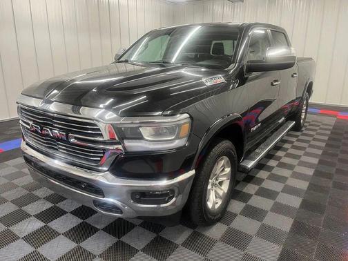 Diamond Black Crystal Pearlcoat 2021 RAM 1500 Laramie