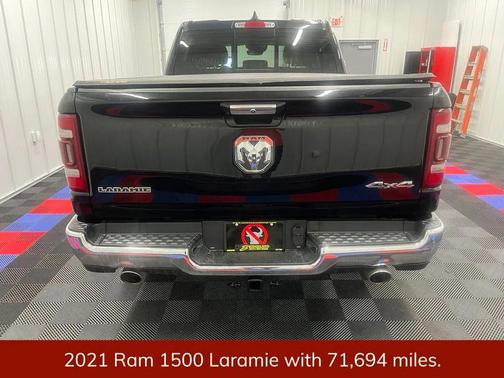 Diamond Black Crystal Pearlcoat 2021 RAM 1500 Laramie