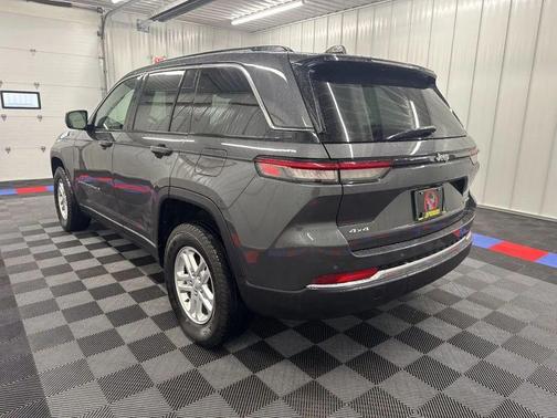 2022 Jeep Grand Cherokee Laredo