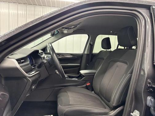 2022 Jeep Grand Cherokee Laredo