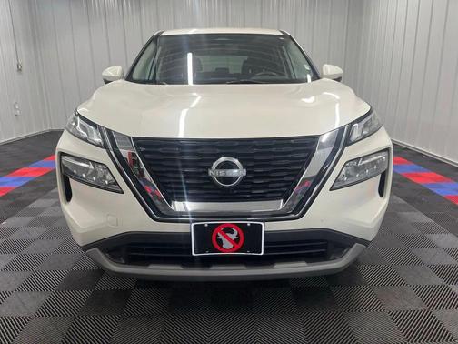 Pearl White Tricoat 2023 Nissan Rogue SV