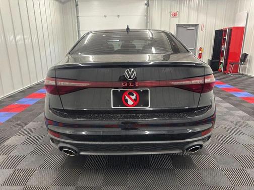 Deep Black Pearl 2025 Volkswagen Jetta GLI 2.0T Autobahn