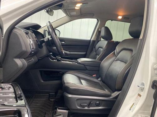 2022 Nissan Pathfinder SL 4WD