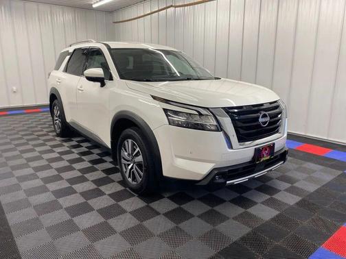 2022 Nissan Pathfinder SL 4WD