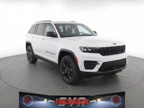 Bright White Clearcoat 2023 Jeep Grand Cherokee Altitude
