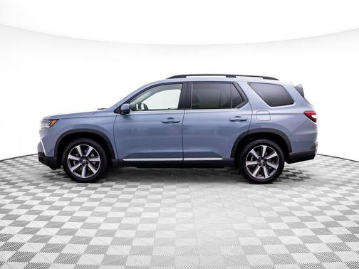 Sonic Gray Pearl 2024 Honda Pilot Touring 8-Passenger