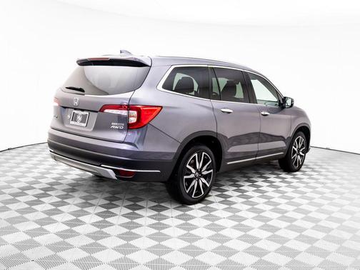 2022 Honda Pilot Touring 8-Passenger