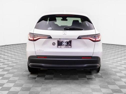 Platinum White Pearl 2027 Honda HR-V LX