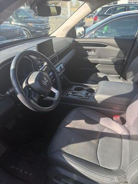 Modern Steel Metallic 2024 Honda Pilot Touring 8-Passenger