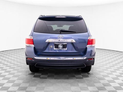Shoreline Blue Pearl 2012 Toyota Highlander SE
