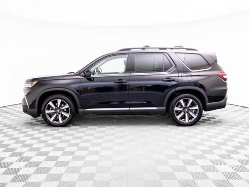 Crystal Black Pearl 2024 Honda Pilot Touring 8-Passenger