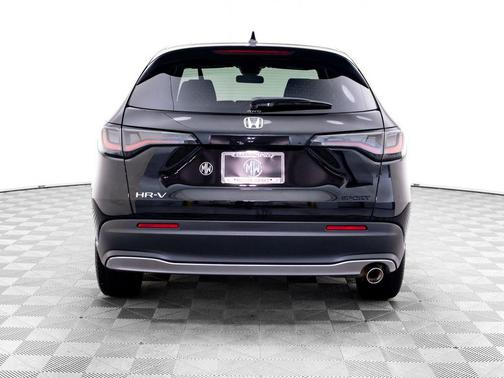 Crystal Black Pearl 2024 Honda HR-V Sport