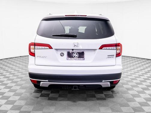 2022 Honda Pilot Touring 8-Passenger