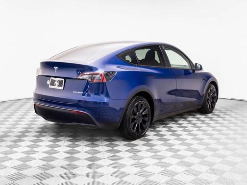 2022 Tesla Model Y Long Range Dual Motor All-Wheel Drive