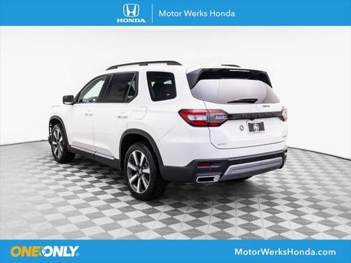 2025 Honda Pilot Touring 8-Passenger