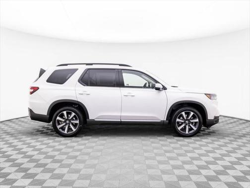 2025 Honda Pilot Touring 8-Passenger