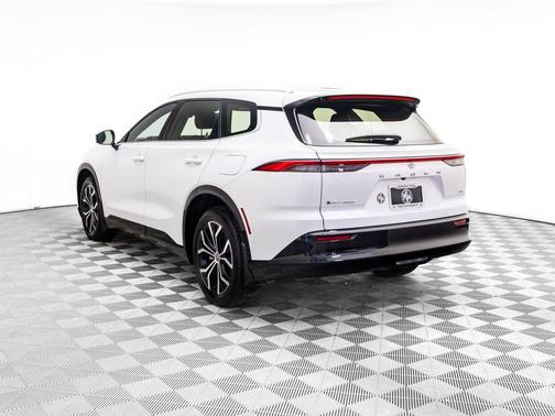 2025 Toyota Crown Signia XLE