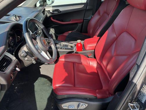 Agate Grey Metallic 2018 Porsche Macan Macan