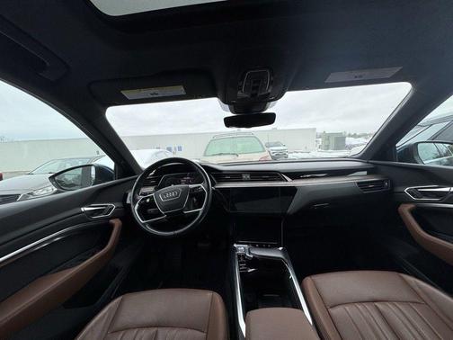 2019 Audi e-tron Premium Plus