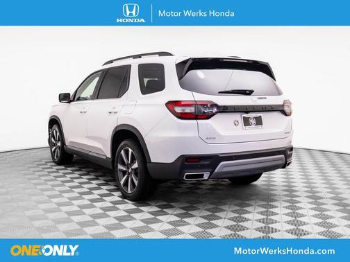 2025 Honda Pilot Touring 8-Passenger