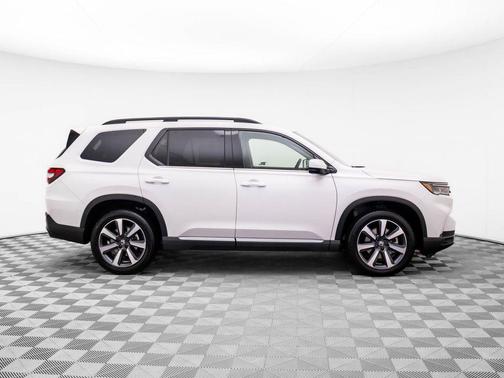 2025 Honda Pilot Touring 8-Passenger