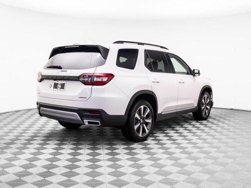 2025 Honda Pilot Touring 8-Passenger