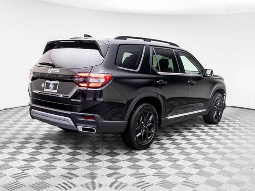2025 Honda Pilot Touring 8-Passenger