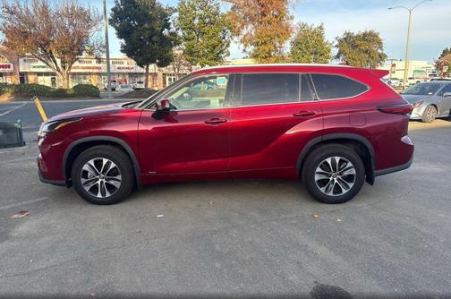 2022 Toyota Highlander Hybrid XLE