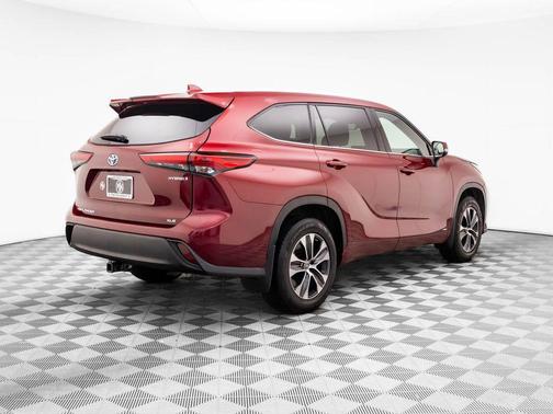 2022 Toyota Highlander Hybrid XLE