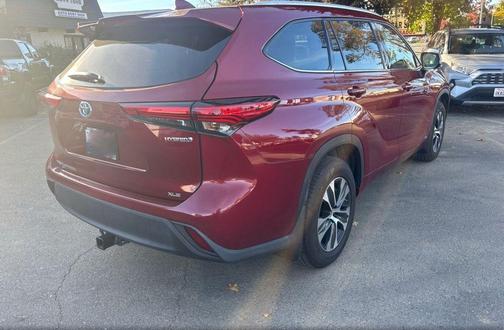 2022 Toyota Highlander Hybrid XLE