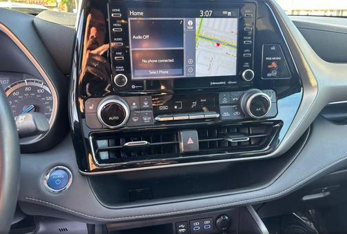 2022 Toyota Highlander Hybrid XLE
