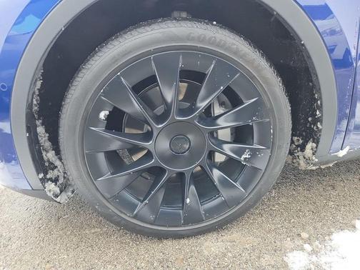 2022 Tesla Model Y Long Range Dual Motor All-Wheel Drive