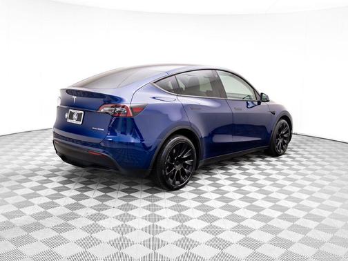 2022 Tesla Model Y Long Range Dual Motor All-Wheel Drive