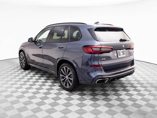 2022 BMW X5 M50i