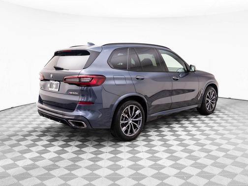 2022 BMW X5 M50i