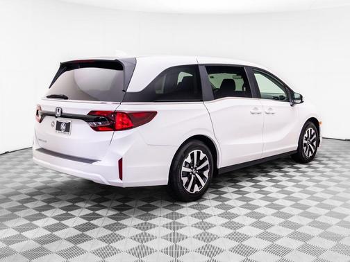 Platinum White Pearl 2026 Honda Odyssey EX-L