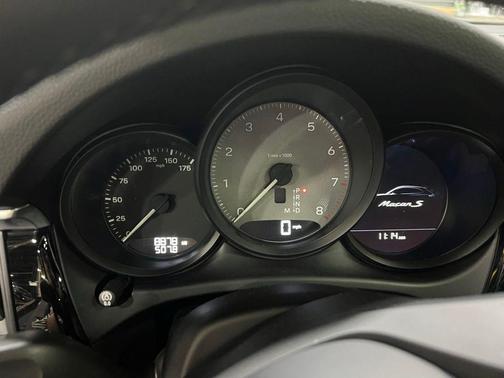 2022 Porsche Macan S