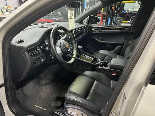 2022 Porsche Macan S