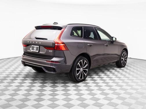 2025 Volvo XC60 B5 Plus